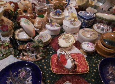 Selection of Vintage Ceramic/Metal Pill Boxes & Other Decorative Items