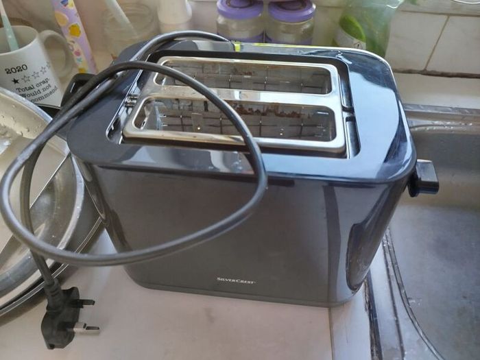 Silvercrest 2-Slice Toaster with Defrost & Reheat Functions