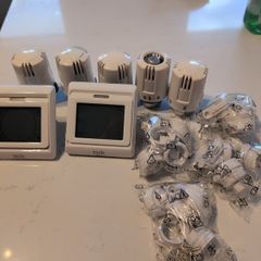 2x Joule Thermostat + 5 radiator valves + assorted adapters