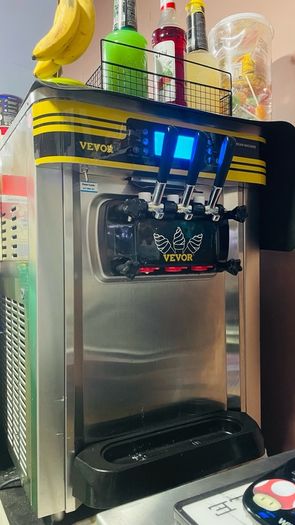 Ice Cream Machine (Dual Hopper)