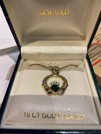 Gold claddagh necklace
