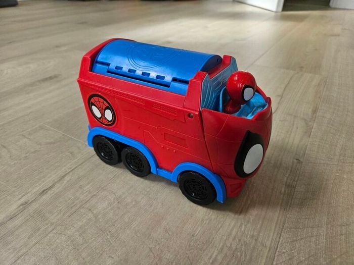 Spidey and His Amazing Friends Web Spinning Hauler 3-in-1 Transforming Vehicle