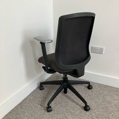 BOSS Design Swivel Chair