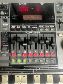 Roland MC-505 Groovebox Built-In Sequencer
