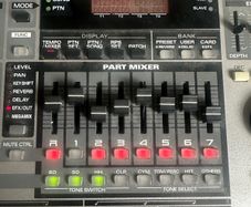 Roland MC-505 Groovebox Built-In Sequencer