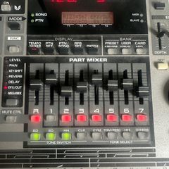 Roland MC-505 Groovebox Built-In Sequencer