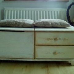 blanket box with drawers no pillows.