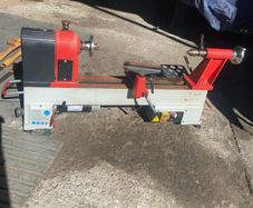 Wood Lathe + 8 HSS Chisels - Excellent working order