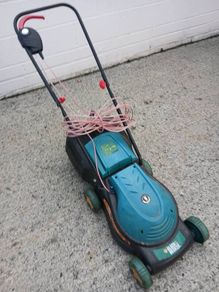 Electric lawnmower