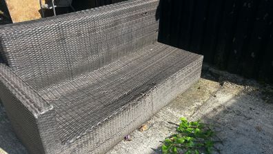 Ratten sofa