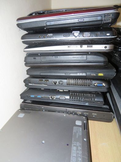 48 Laptops, for parts / repair ONLY