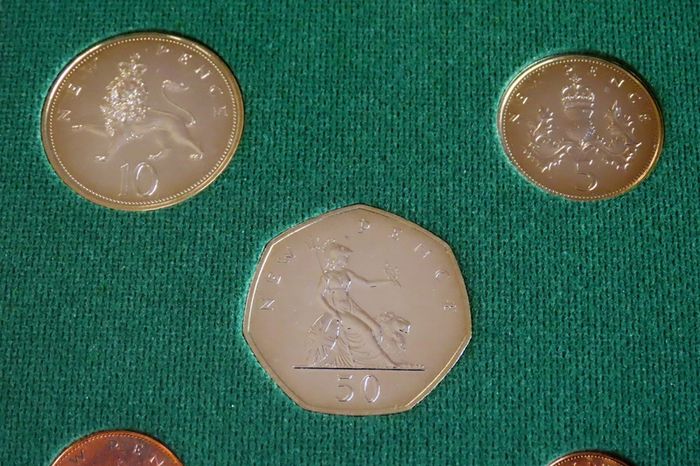 Collectors lot Vintage UK coins sets & coin stamp covers