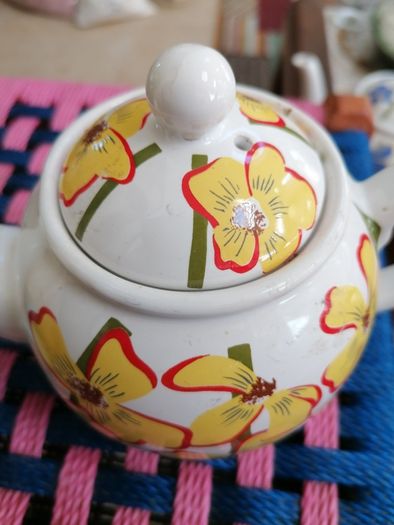 Vintage Arthur wood tea pot