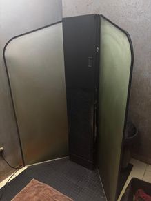 Spray tan extraction booth
