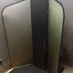 Spray tan extraction booth