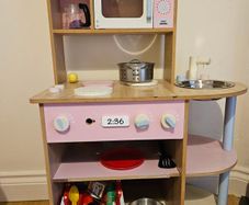 free kitchen and toys