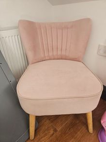 Dusty pink velvet chair