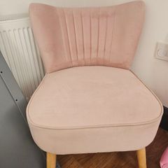 Dusty pink velvet chair