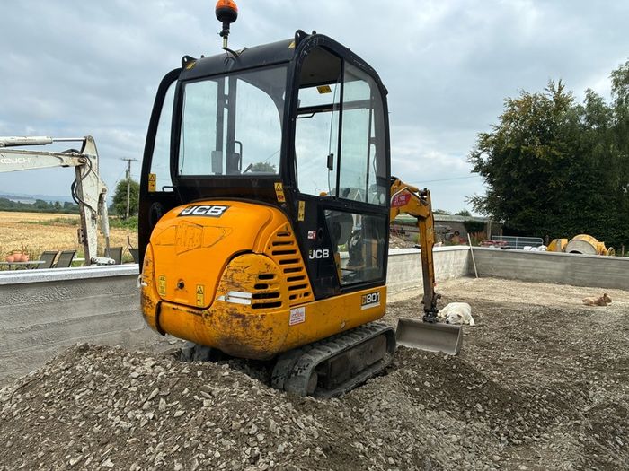 jcb digger 8017