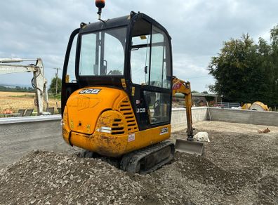 jcb digger 8017