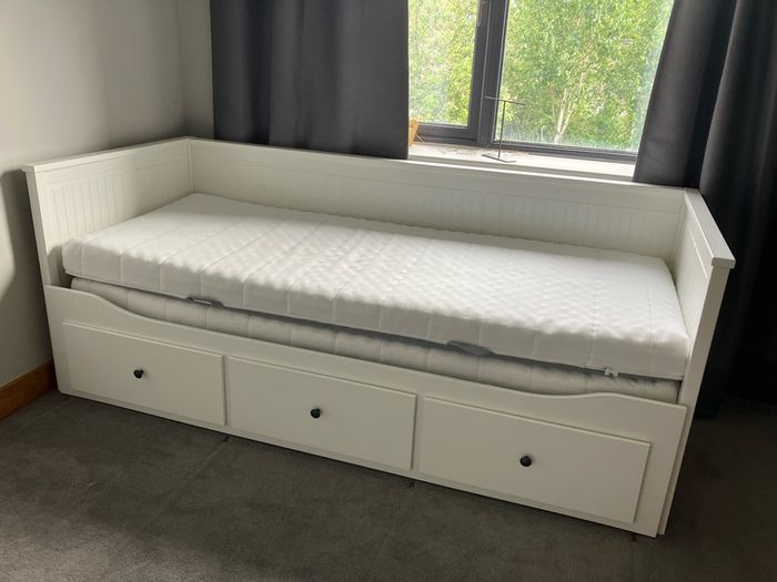 Hemnes White bed +2 mattresses