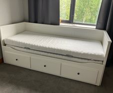 Hemnes White bed +2 mattresses