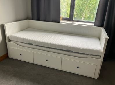 Hemnes White bed +2 mattresses