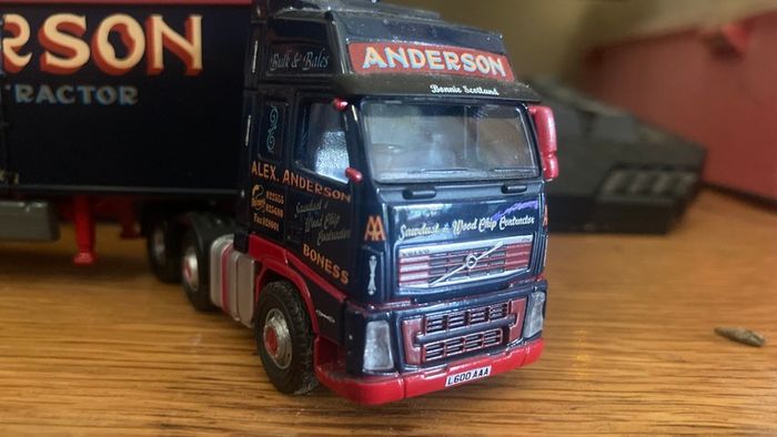1:76 scale trucks x 2