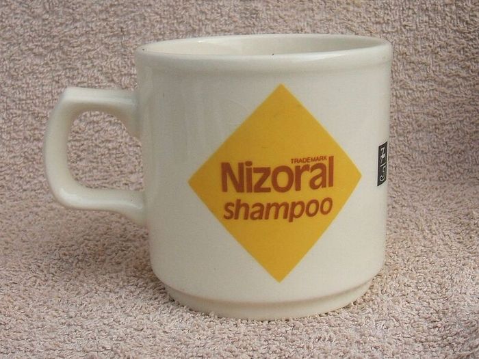 NIZORAL SHAMPOO (Janssen) - a scarce promotional mug made by Carrigdhoun Co-Op pottery of Carrigaline, County Cork (late 1980s)