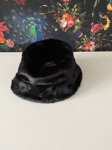 NWOT ladies faux fur hat