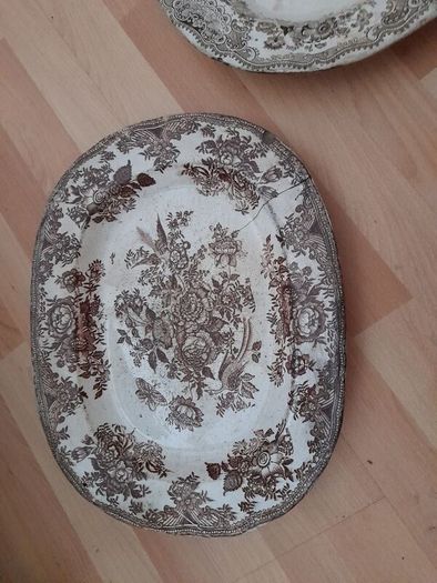 Antiques plates for the two