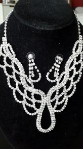 Bridal Neck piece and matching Earrings ( DEBS )