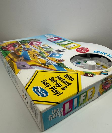Family Board Game Bundle - The Game of Life & Cluedo