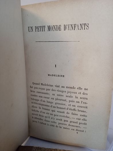 Un Petit Monde D'enfants by Madame E. De Pressense (AB508)