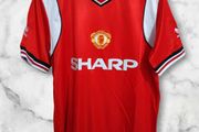 Man Utd ( Retro / Mc Grath 5 ) Jersey , Size M .