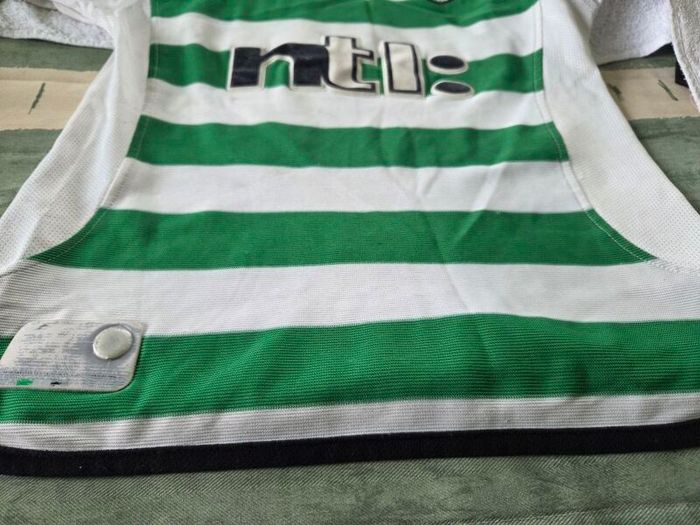 Celtic Football Home Jersey 2001 to 2003 Small Boys Umbro