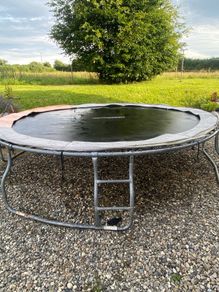 trampoline 12ft with safety net.