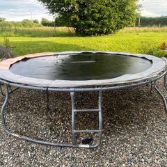 trampoline 12ft with safety net.