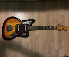 Squier Classic Vibe CV 70S Jaguar Sunburst SB