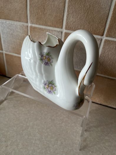 Vintage Royal Tara " Irish Blossom " Swan Choir Boy & Vase