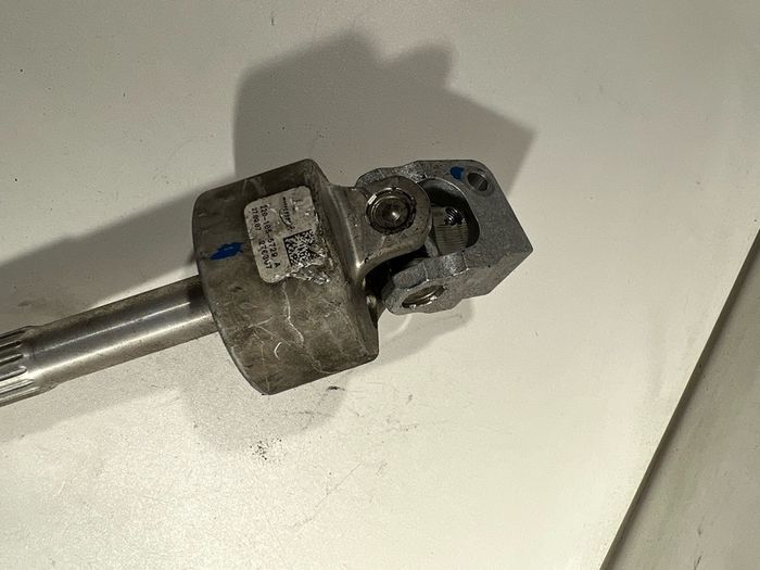 Bmw 5 Series E60 E61 2007 Steering Column Lower Uj Joint Shaft 2201055729 A3l2b85g