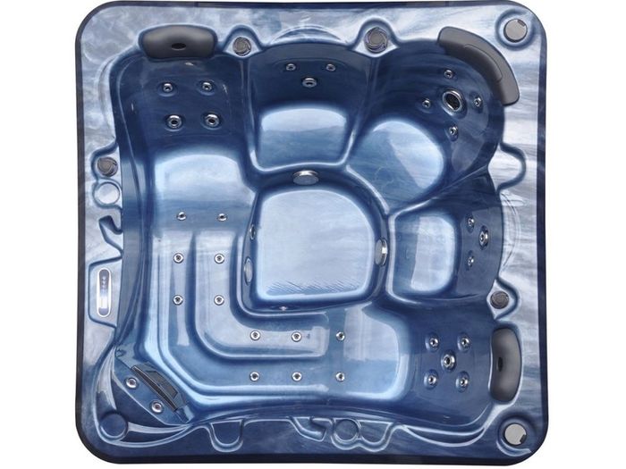 Brand New Horizon plug and play 5 person Hot Tub