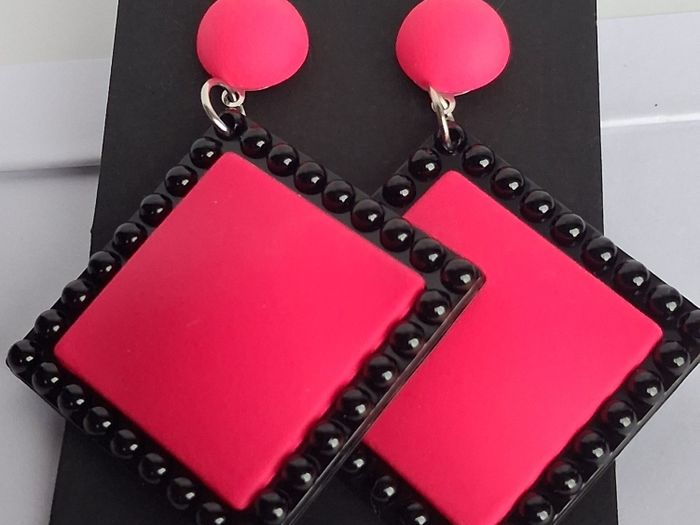 Neon Fuchsia Pink & Black Retro Vibe Earrings