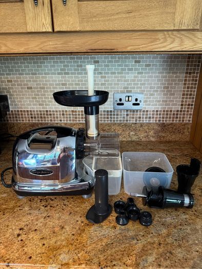 Omega J8006HD6 cold press Juicer