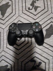 2 ps4 controllers