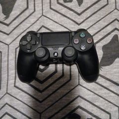 2 ps4 controllers