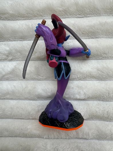 Ninjini Skylnders Giants Universal Character Action Figure Used Please look at the pictures