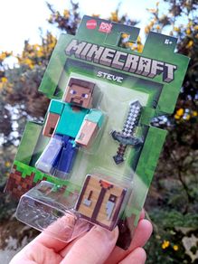Minecraft Action Figure 2025 Steve with Crafting Table Mojang 3.25 Inch 8.3 cm