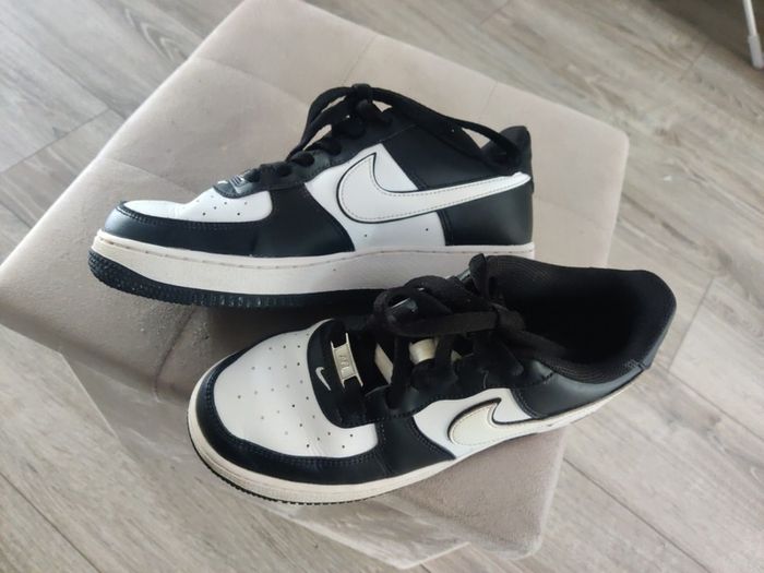 woman runners Nike  Air