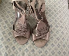 Satin heel